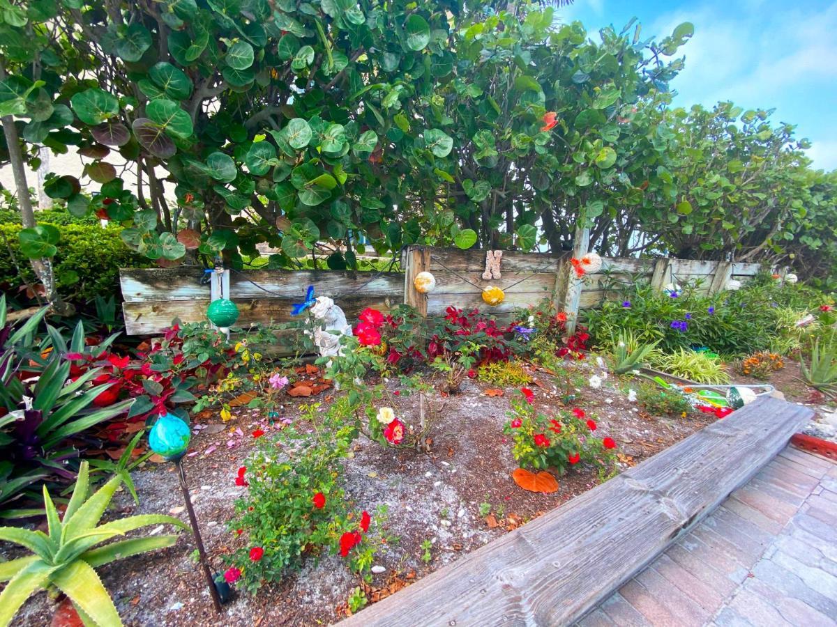 Nautical Watch Aparthotel Belleair Beach Exterior photo