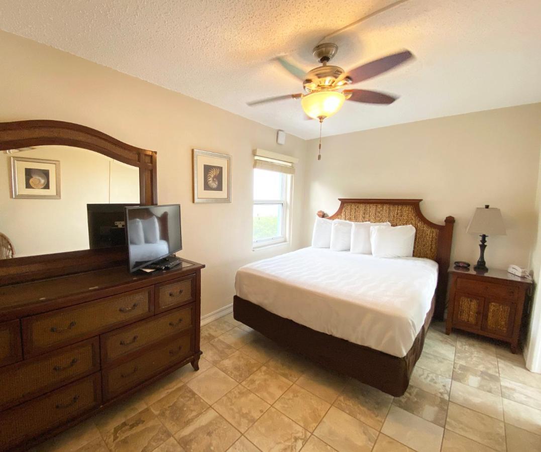 Nautical Watch Aparthotel Belleair Beach Exterior photo