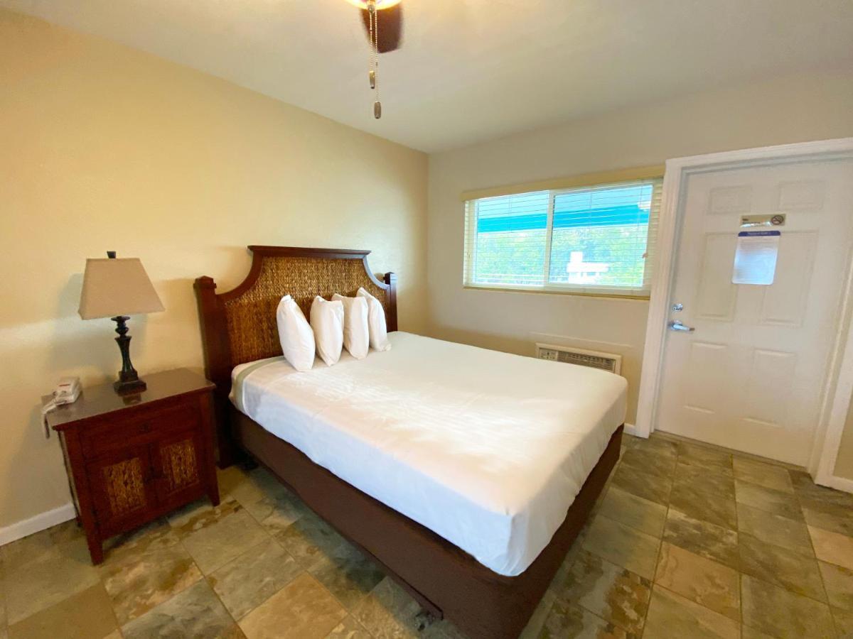 Nautical Watch Aparthotel Belleair Beach Exterior photo