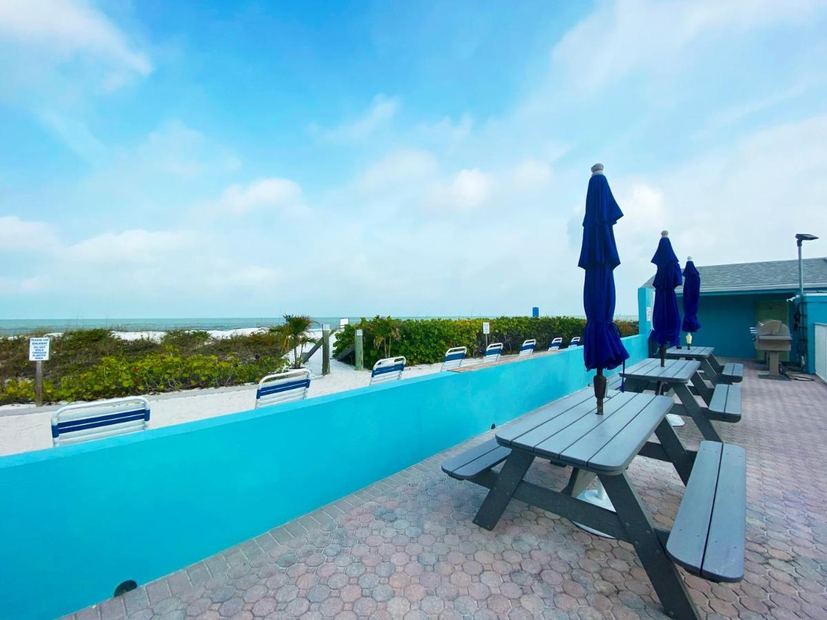 Nautical Watch Aparthotel Belleair Beach Exterior photo