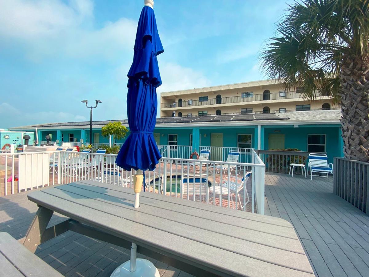 Nautical Watch Aparthotel Belleair Beach Exterior photo