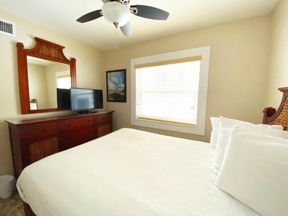 Nautical Watch Aparthotel Belleair Beach Exterior photo