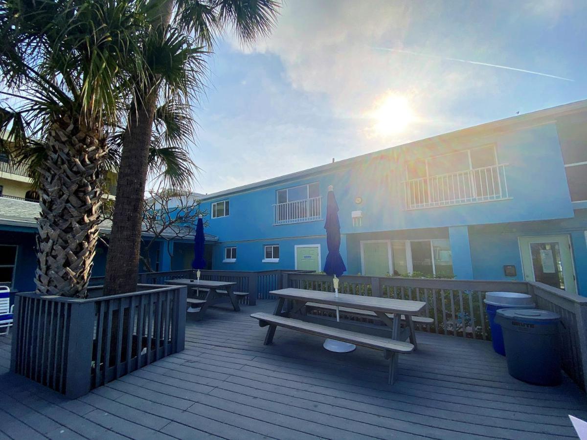 Nautical Watch Aparthotel Belleair Beach Exterior photo