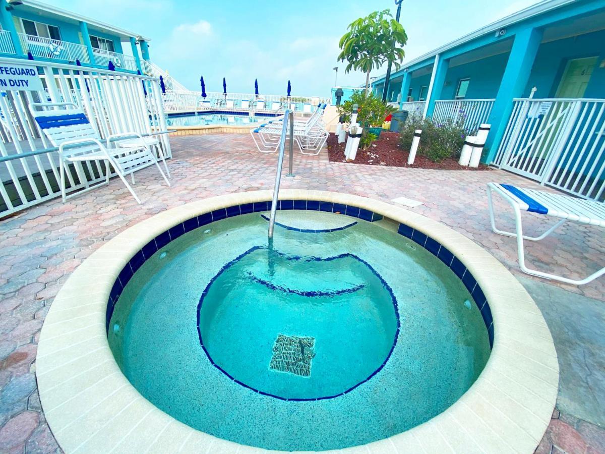 Nautical Watch Aparthotel Belleair Beach Exterior photo