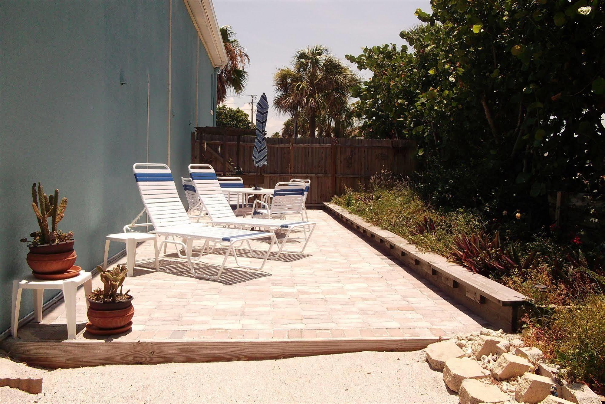 Nautical Watch Aparthotel Belleair Beach Exterior photo