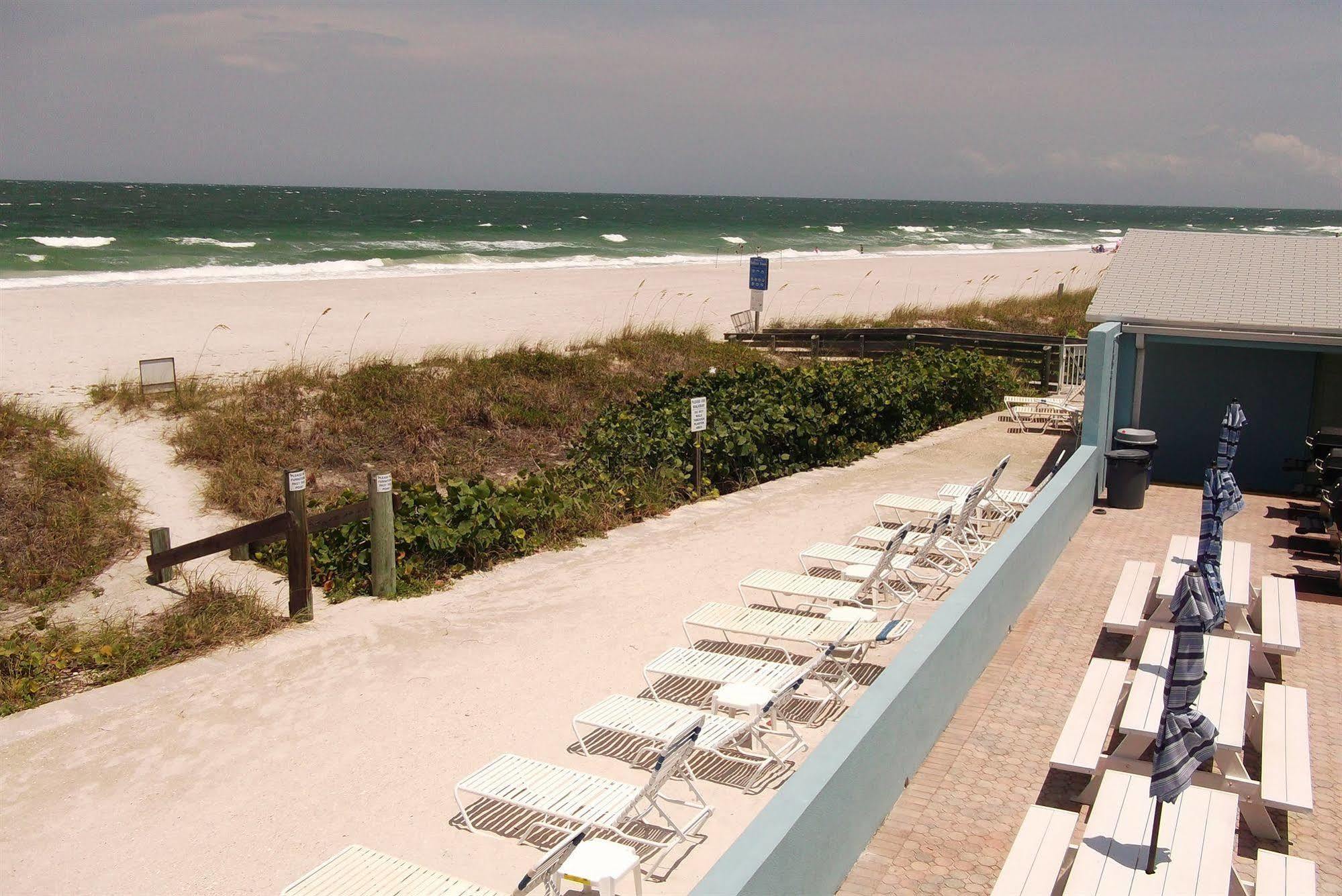 Nautical Watch Aparthotel Belleair Beach Exterior photo